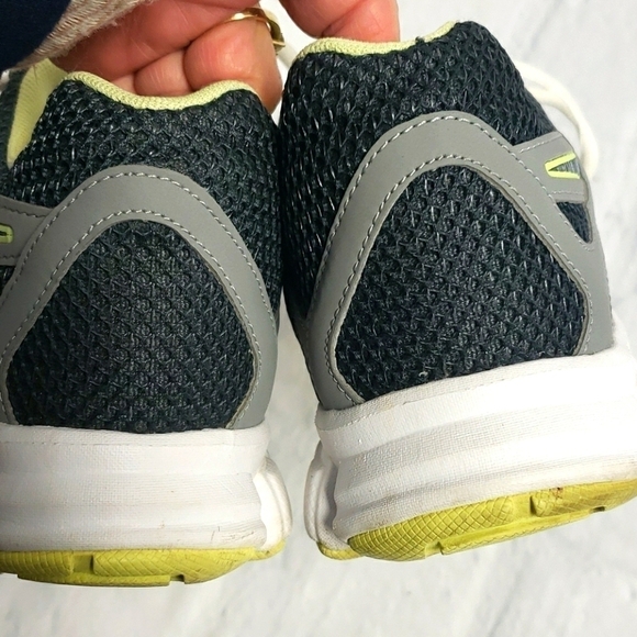 REEBOK Running 8 1/2D Grey & Yellow EUC - Picture 10 of 13